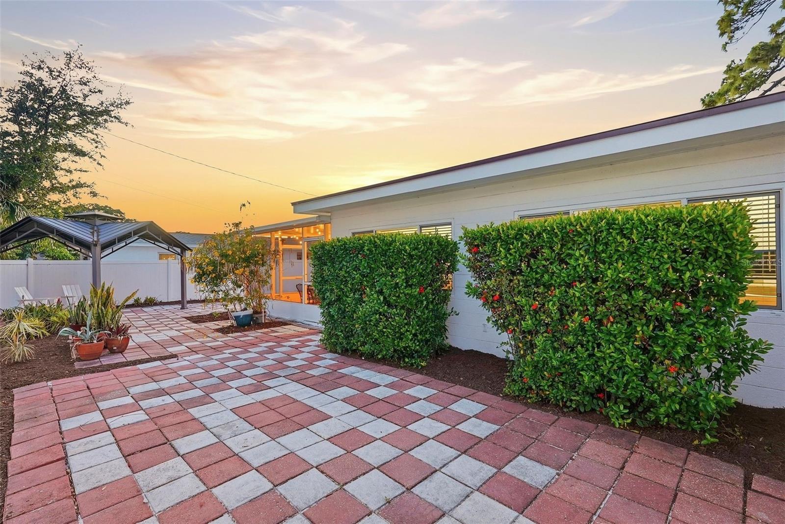 6801 PINELLAS POINT DR S, ST PETERSBURG, FL, 33712