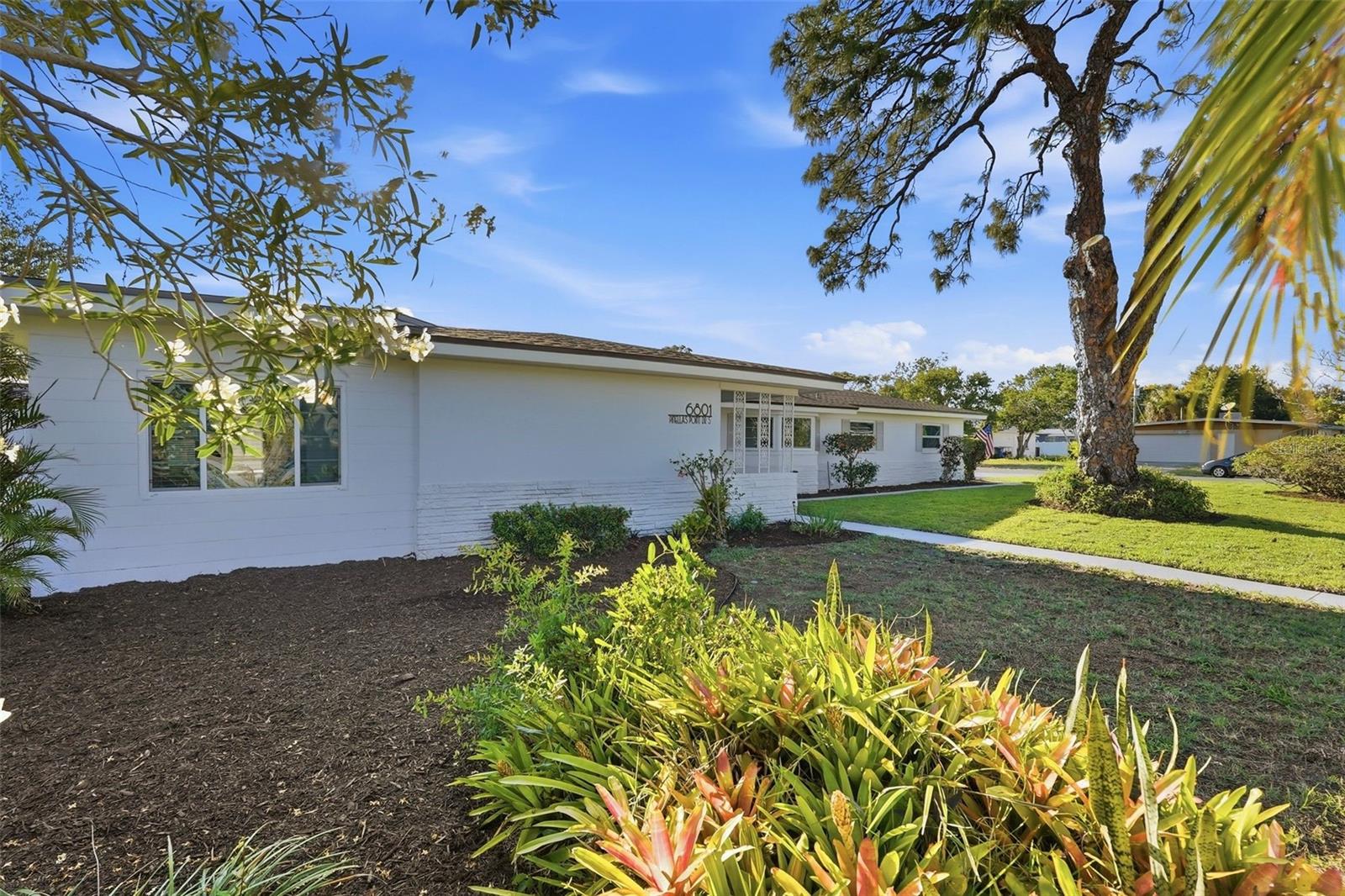 6801 PINELLAS POINT DR S, ST PETERSBURG, FL, 33712