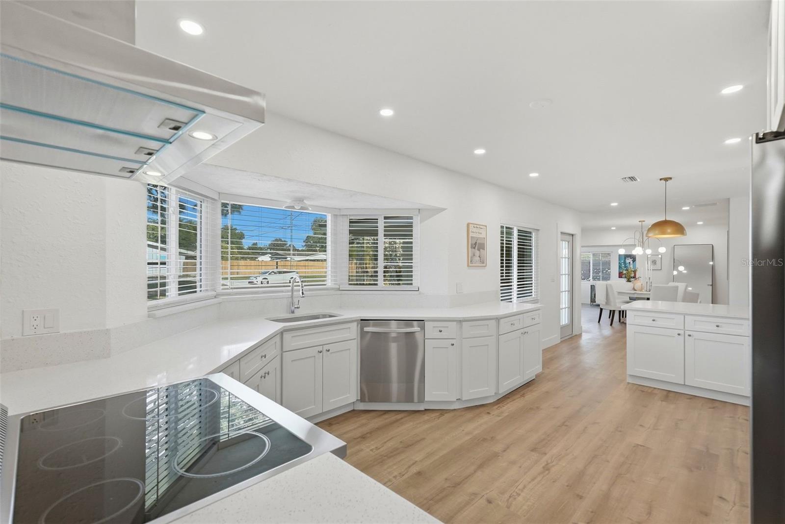 6801 PINELLAS POINT DR S, ST PETERSBURG, FL, 33712