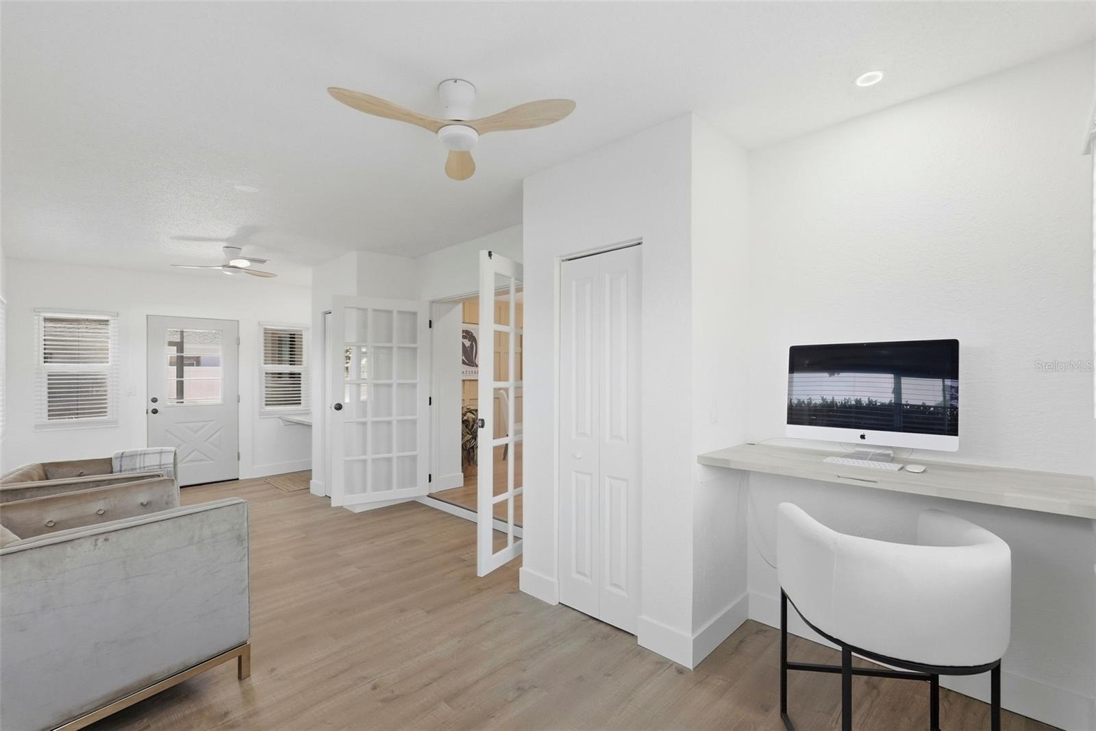 6801 PINELLAS POINT DR S, ST PETERSBURG, FL, 33712