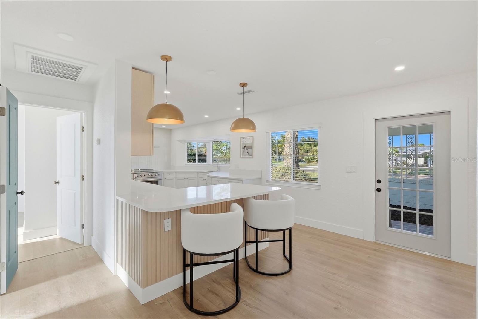 6801 PINELLAS POINT DR S, ST PETERSBURG, FL, 33712