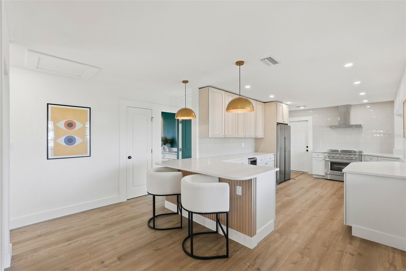6801 PINELLAS POINT DR S, ST PETERSBURG, FL, 33712