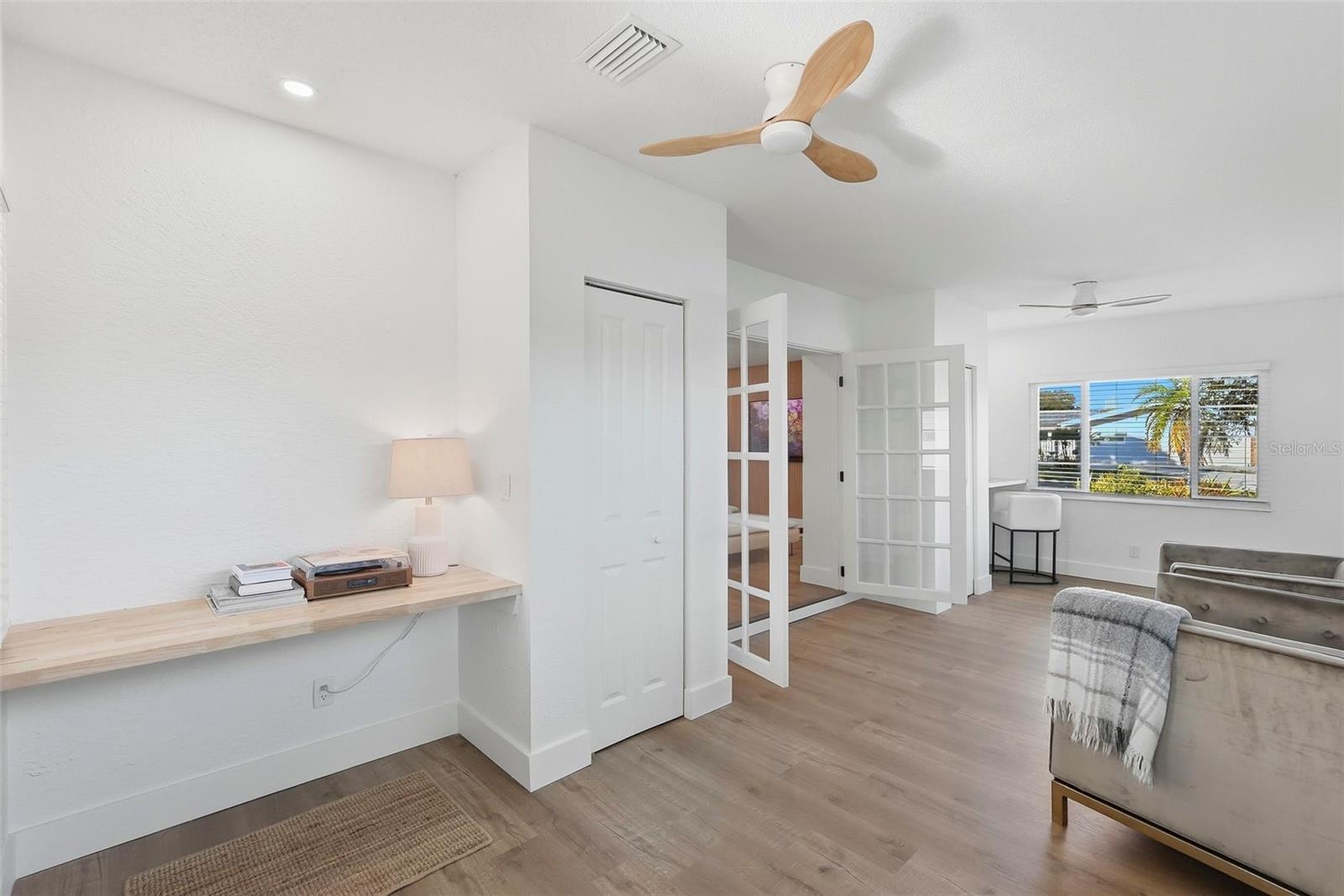 6801 PINELLAS POINT DR S, ST PETERSBURG, FL, 33712
