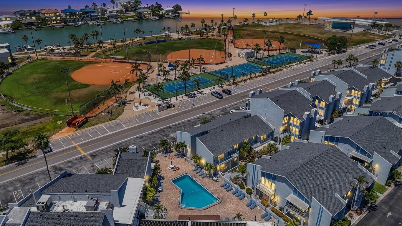 155 MEDALLION BLVD #E, MADEIRA BEACH, FL, 33708