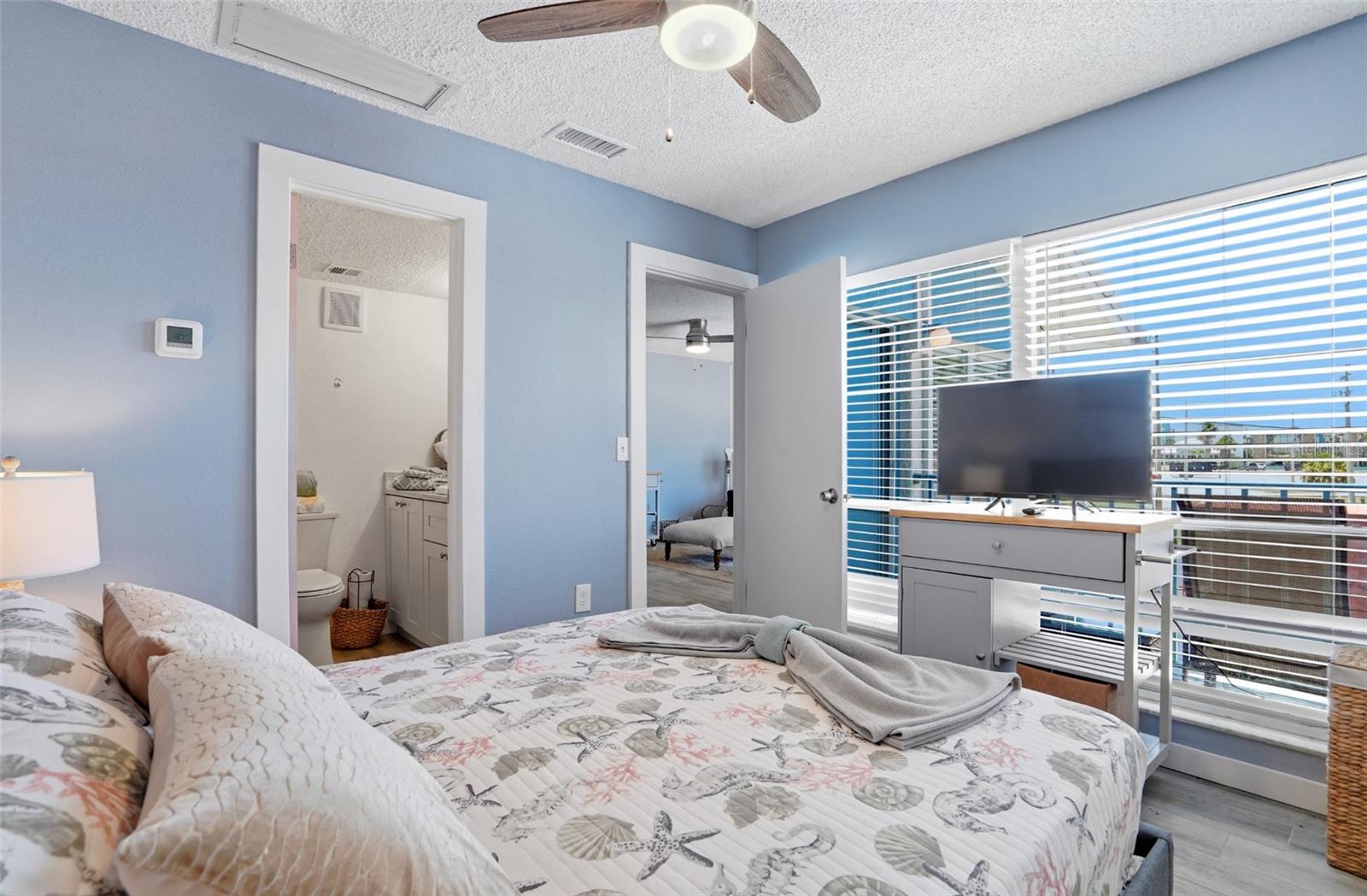 155 MEDALLION BLVD #E, MADEIRA BEACH, FL, 33708