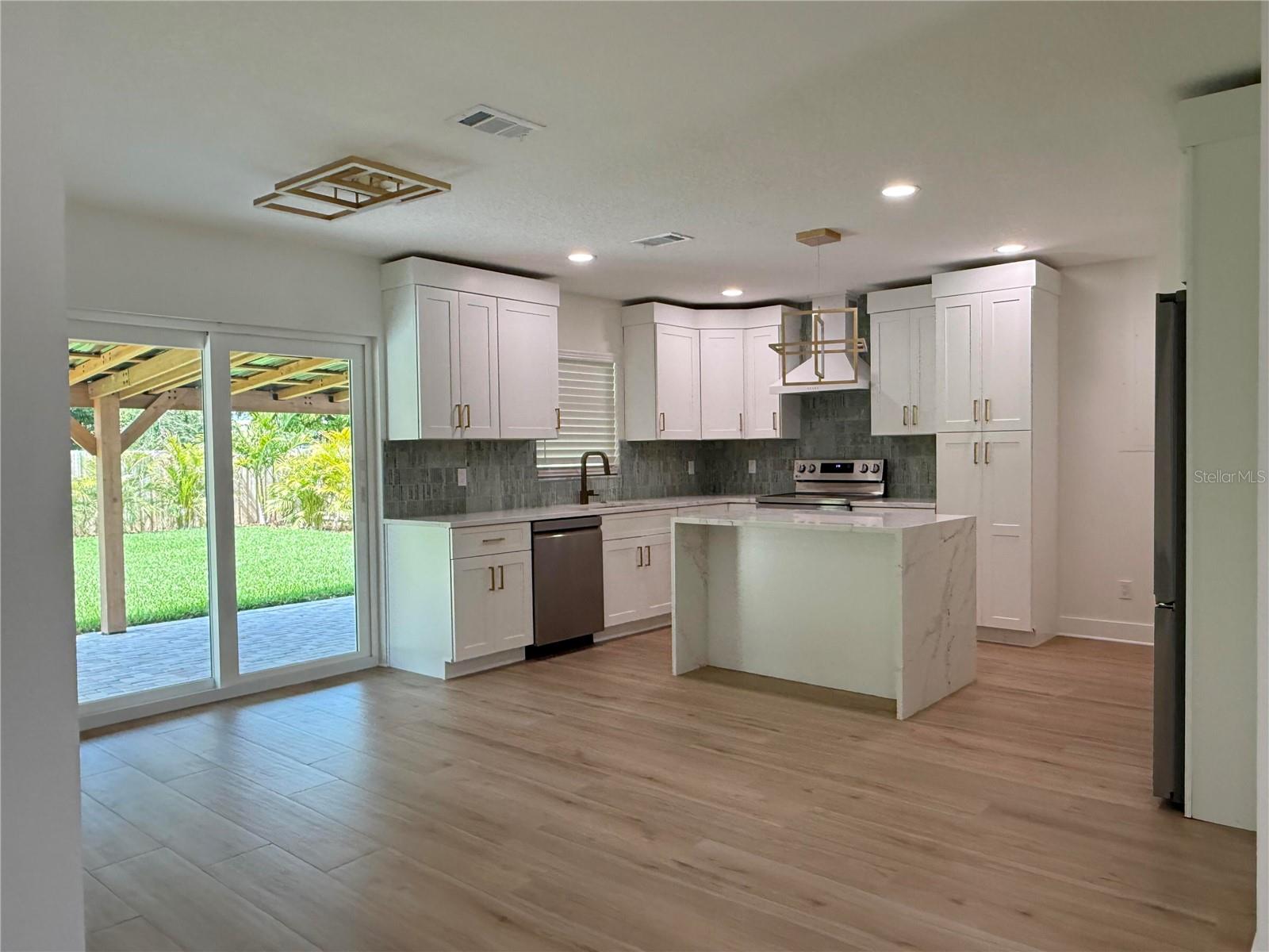 2401 16TH AVE N, ST PETERSBURG, FL, 33713