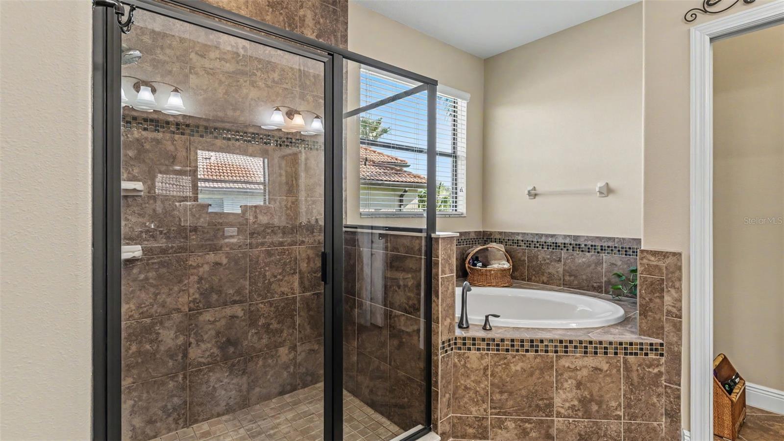 1950 VIA LAGO DR, LAKELAND, FL, 33810