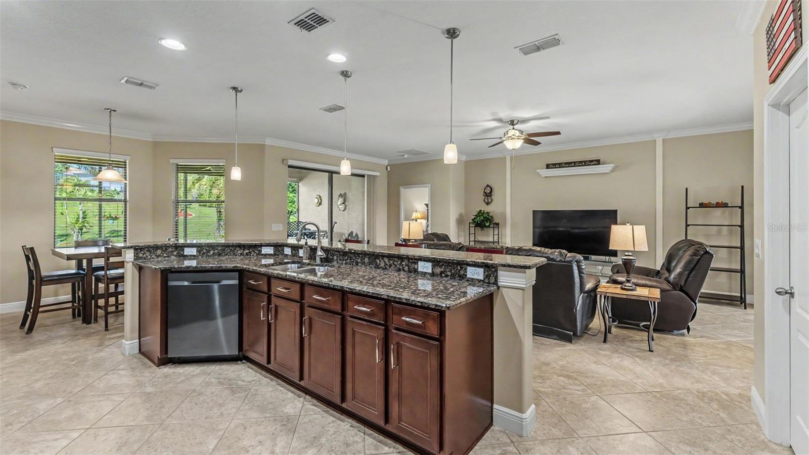 1950 VIA LAGO DR, LAKELAND, FL, 33810