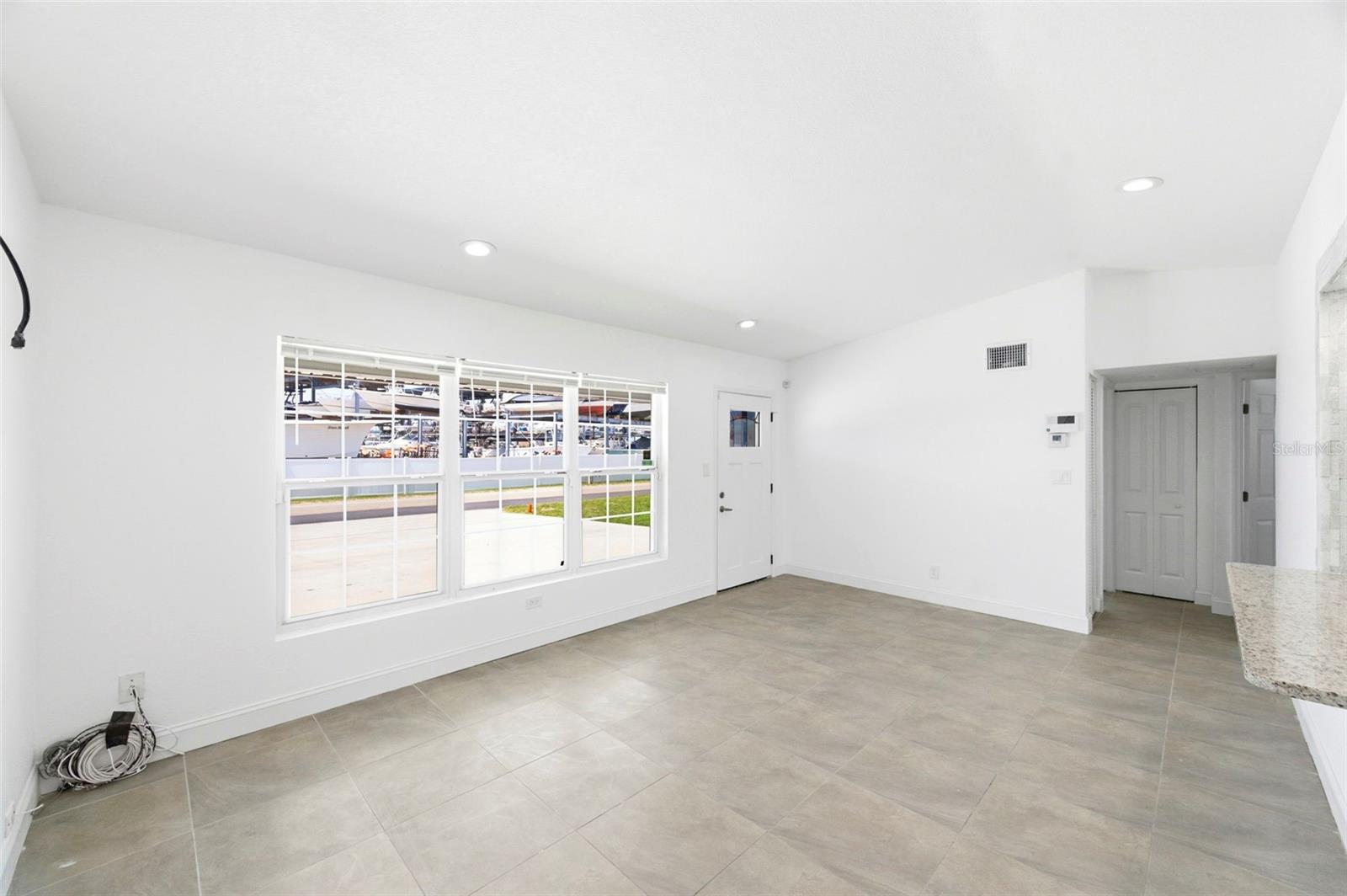 3325 W SHELL POINT RD, RUSKIN, FL, 33570