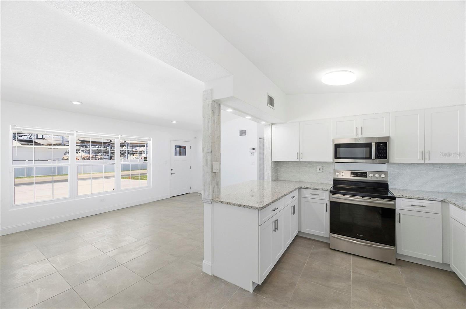3325 W SHELL POINT RD, RUSKIN, FL, 33570
