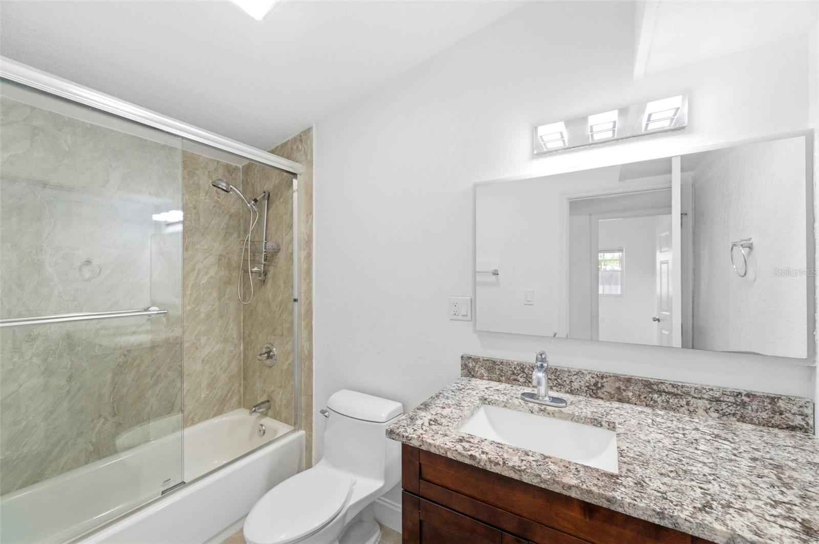 3325 W SHELL POINT RD, RUSKIN, FL, 33570