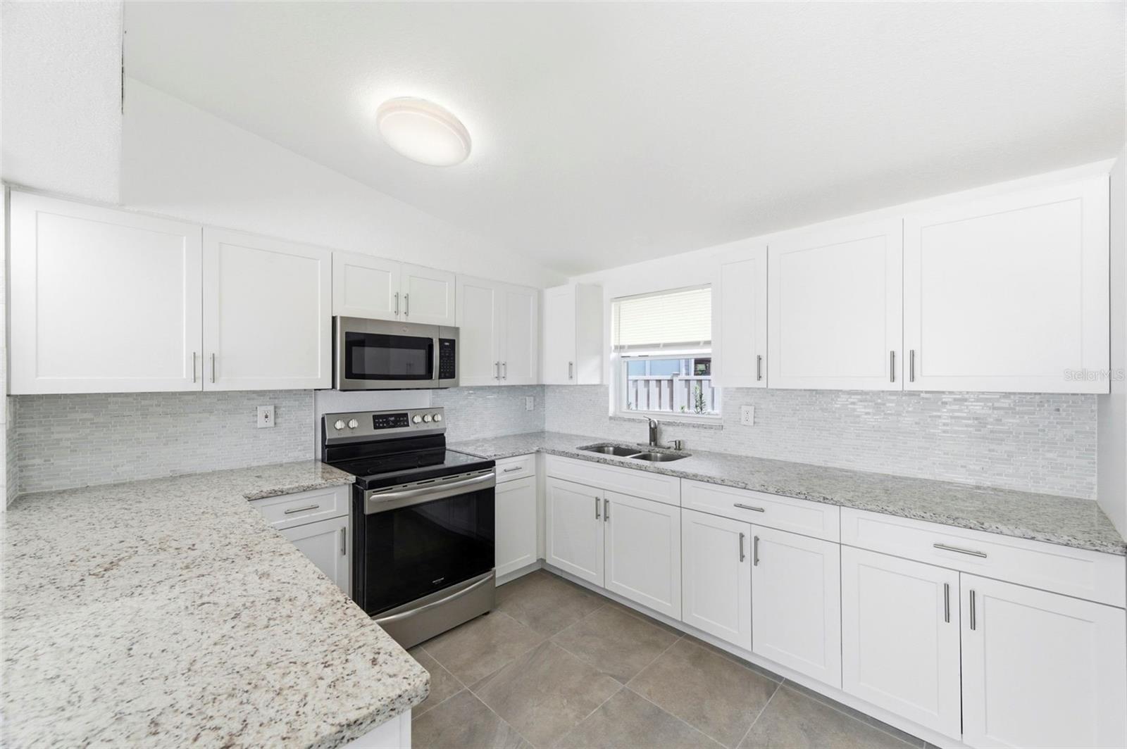 3325 W SHELL POINT RD, RUSKIN, FL, 33570