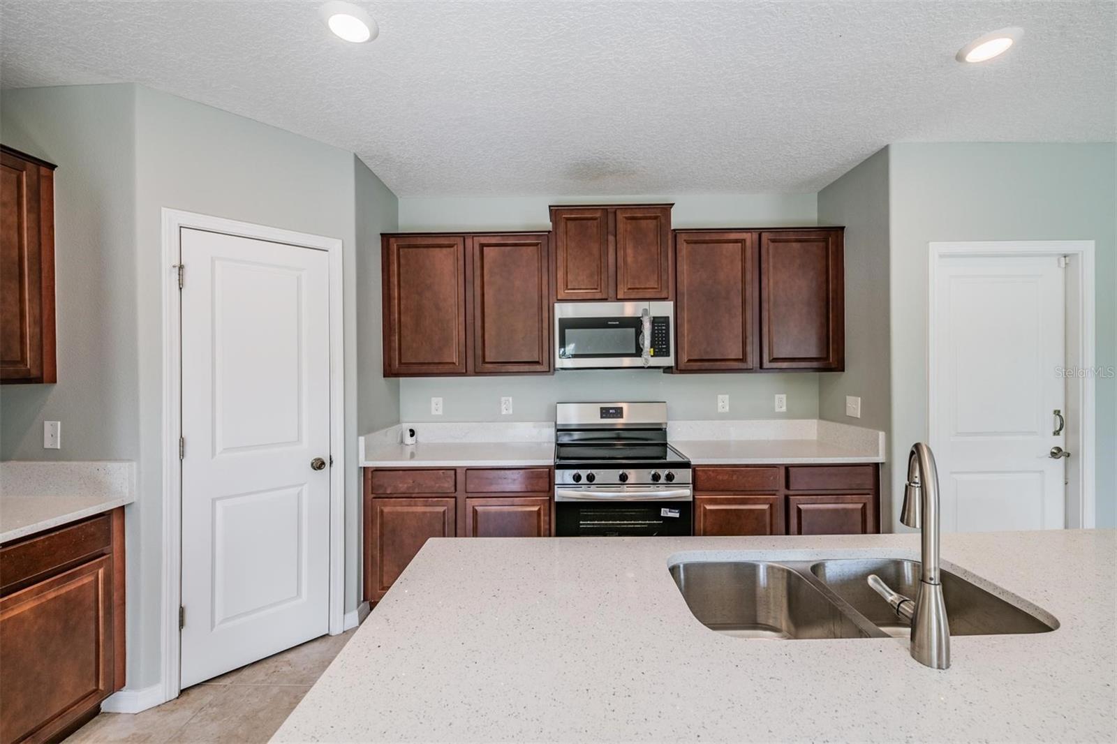 253 CASCADE BEND DR, RUSKIN, FL, 33570