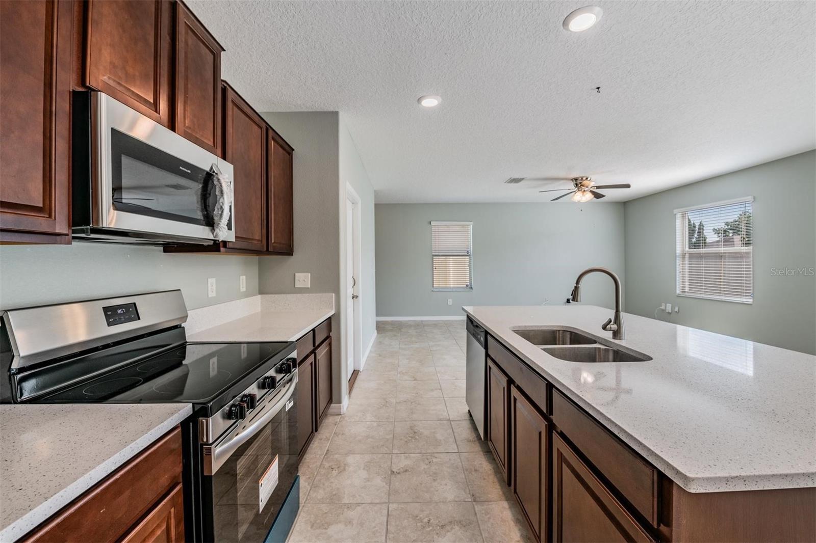 253 CASCADE BEND DR, RUSKIN, FL, 33570