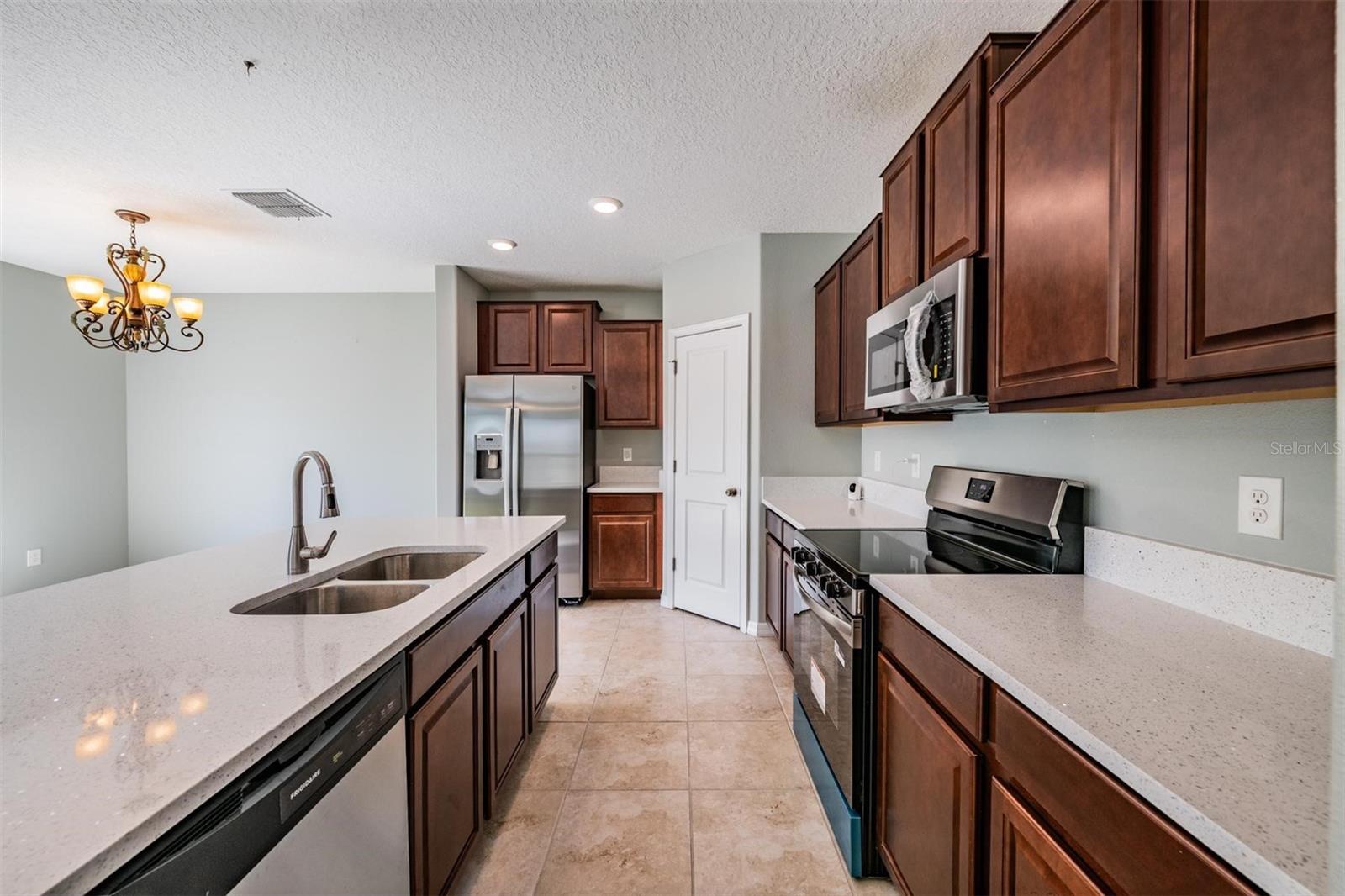 253 CASCADE BEND DR, RUSKIN, FL, 33570
