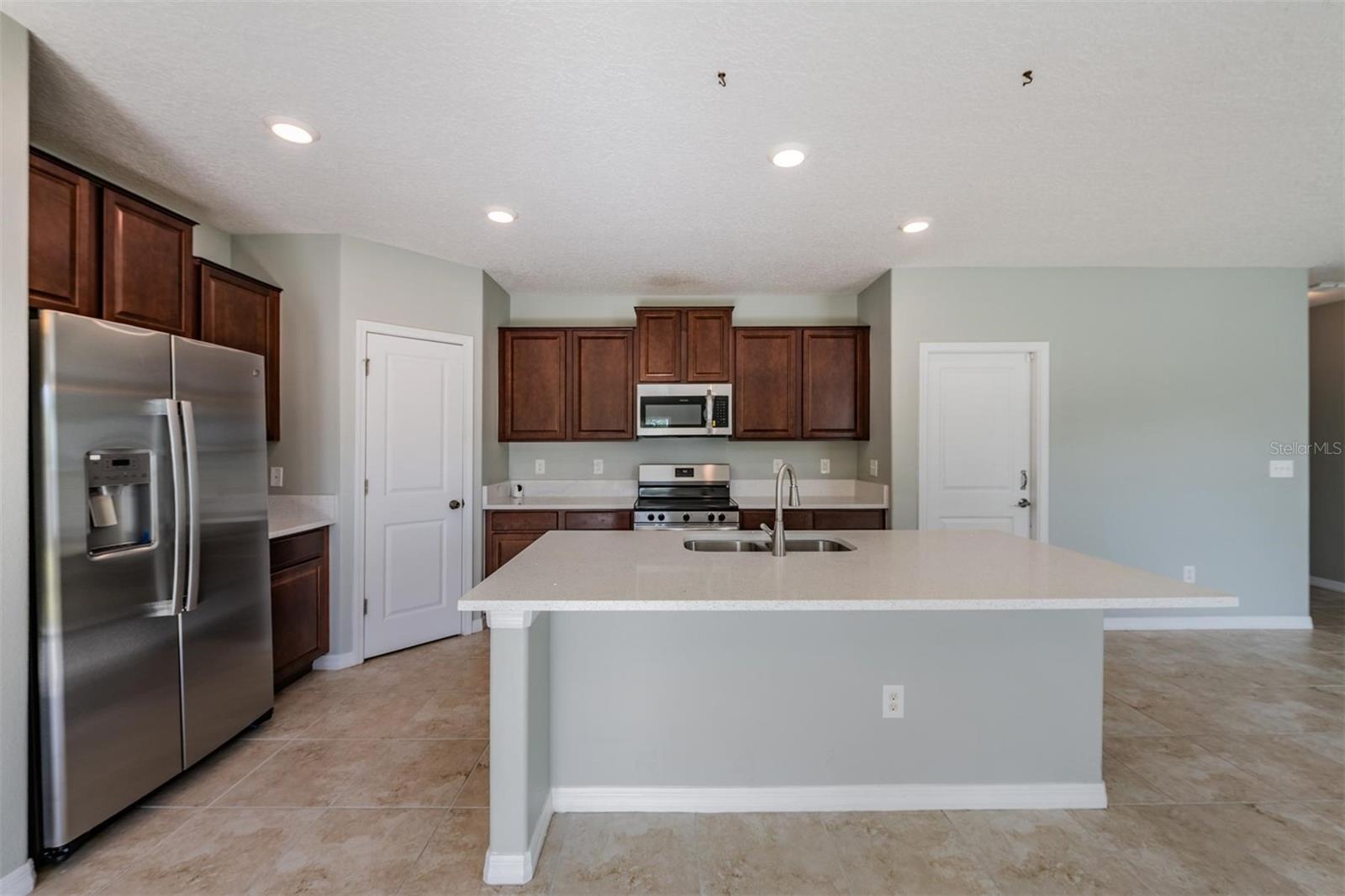 253 CASCADE BEND DR, RUSKIN, FL, 33570