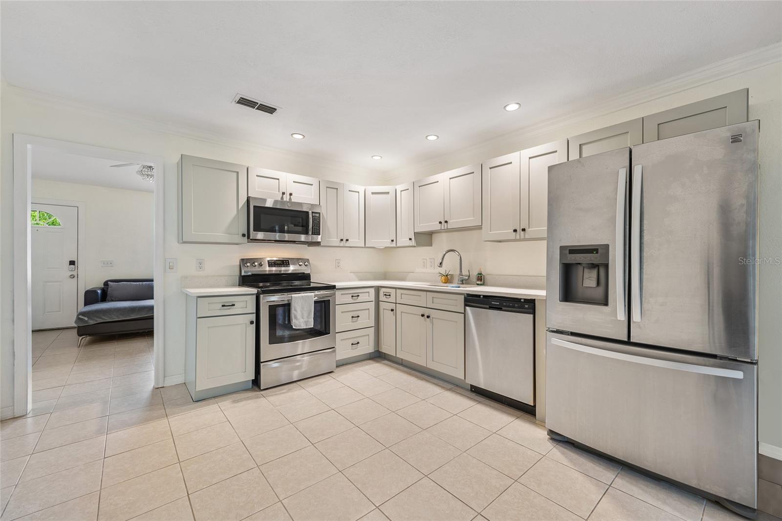 2040 E TRIANGLE DR, LONGWOOD, FL, 32779