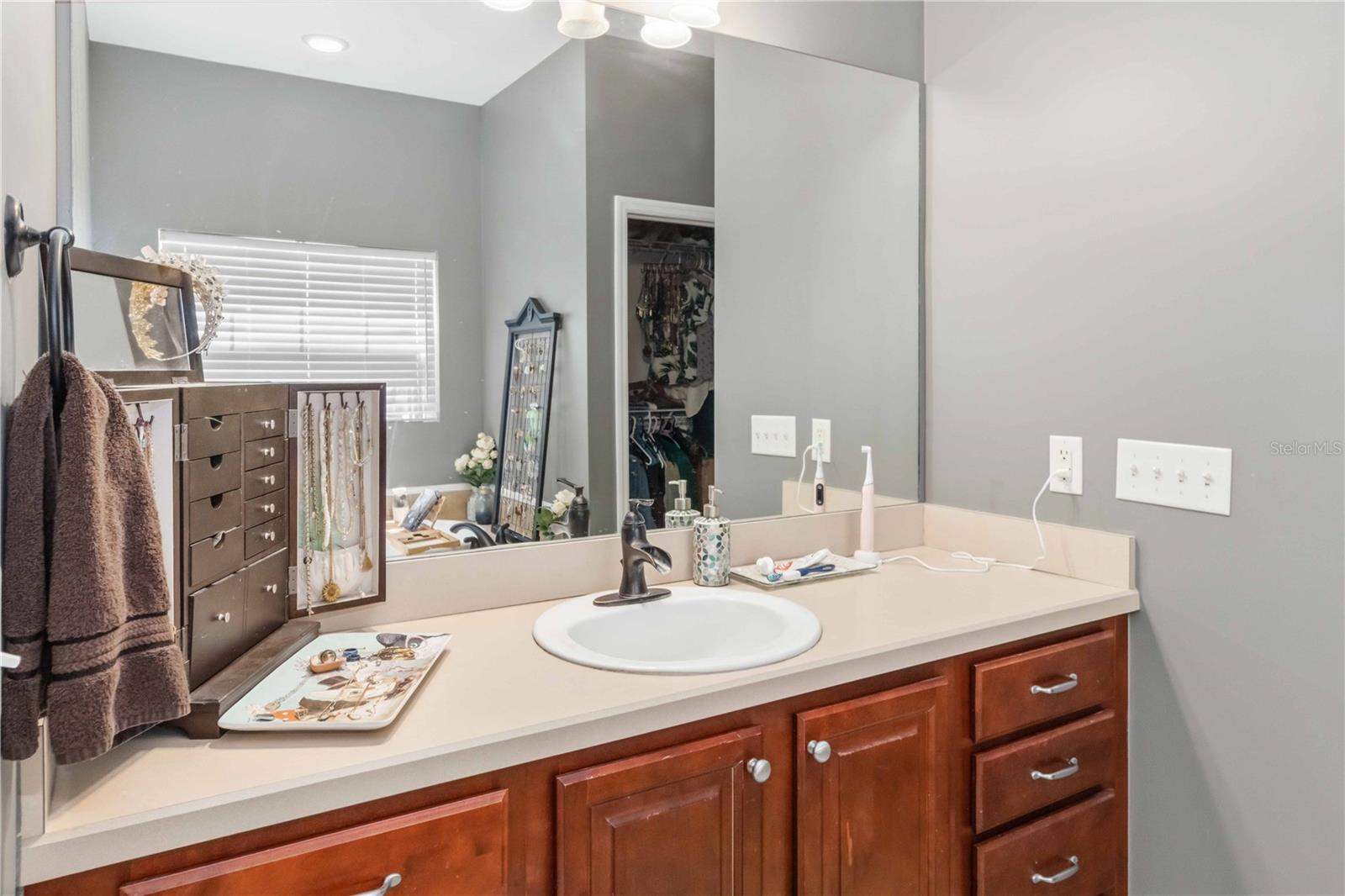 2313 HOLDEN LN, LITHIA, FL, 33547