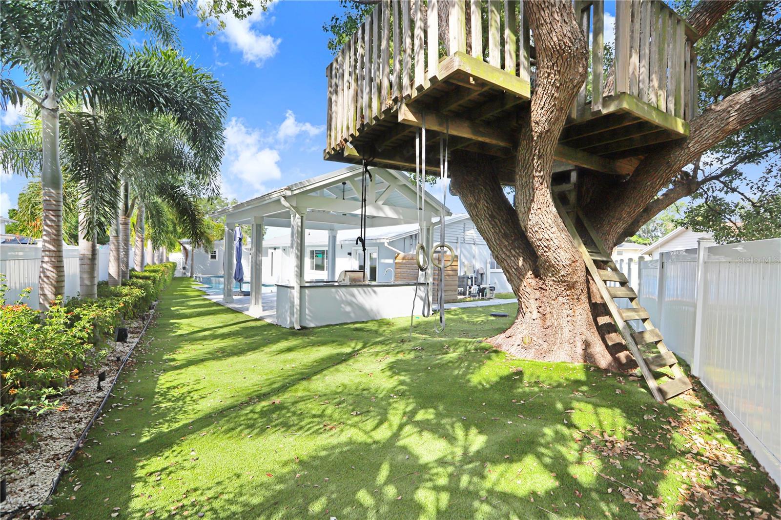 8404 BLACKSTONE CT, TAMPA, FL, 33615