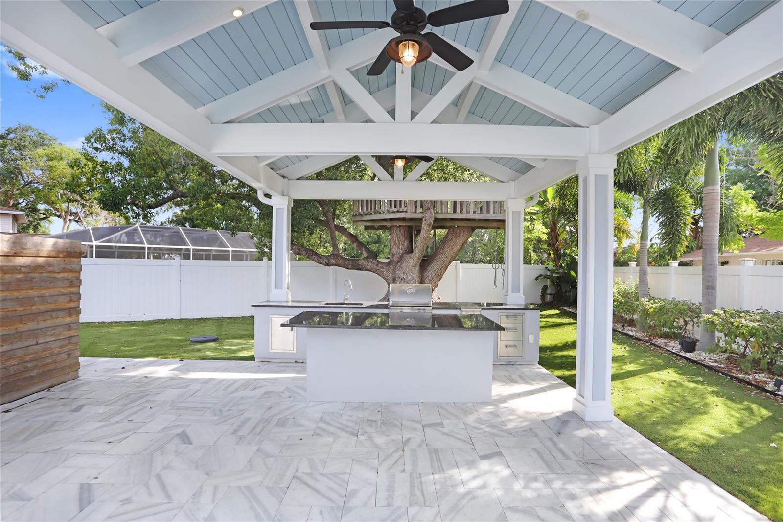 8404 BLACKSTONE CT, TAMPA, FL, 33615