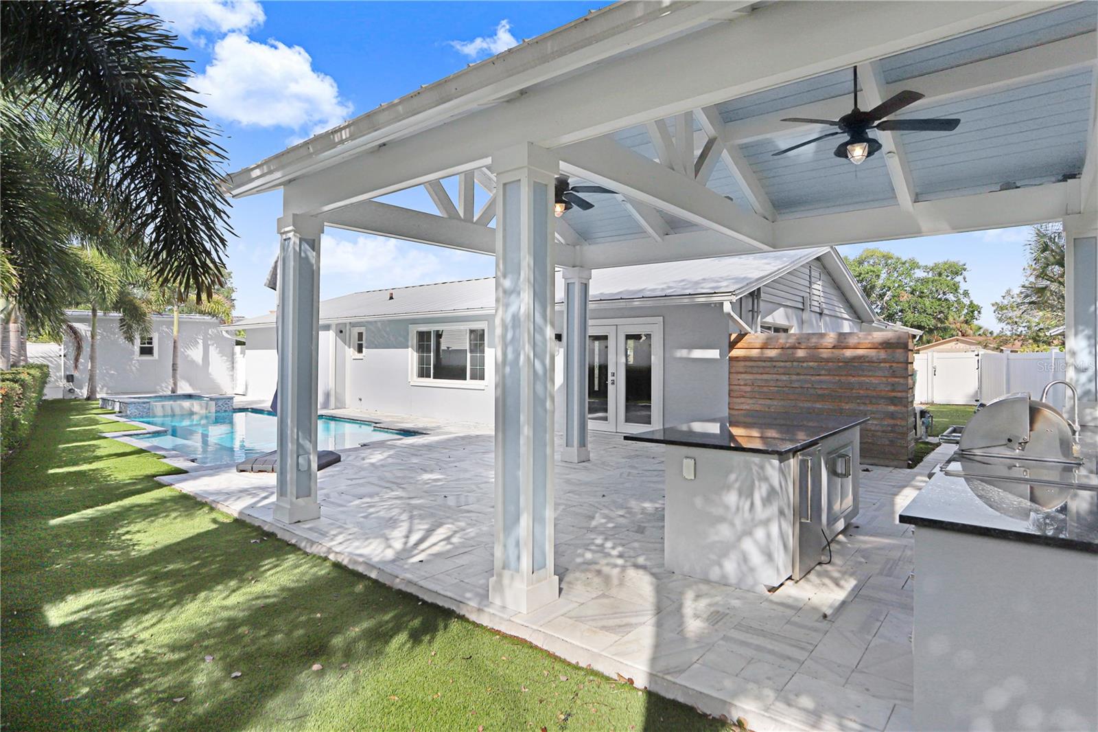 8404 BLACKSTONE CT, TAMPA, FL, 33615