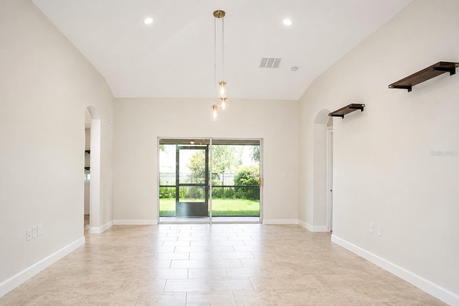 2172 LAKE SIDE AVE, DAVENPORT, FL, 33837