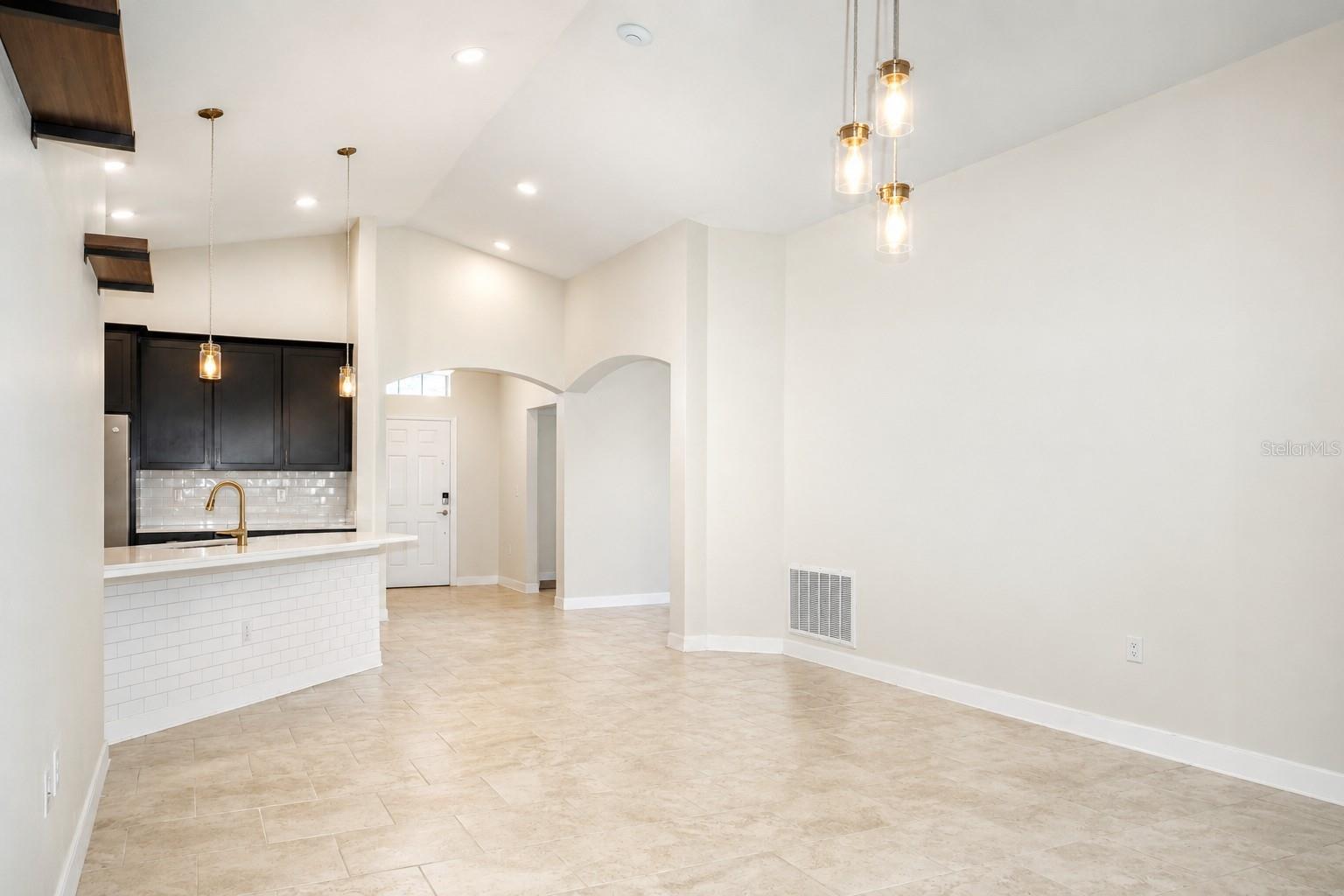 2172 LAKE SIDE AVE, DAVENPORT, FL, 33837
