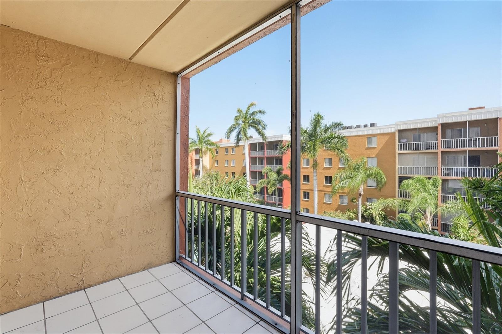 2366 E MALL DR #403, FORT MYERS, FL, 33901