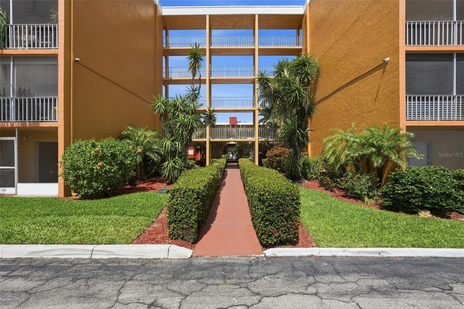 2366 E MALL DR #403, FORT MYERS, FL, 33901