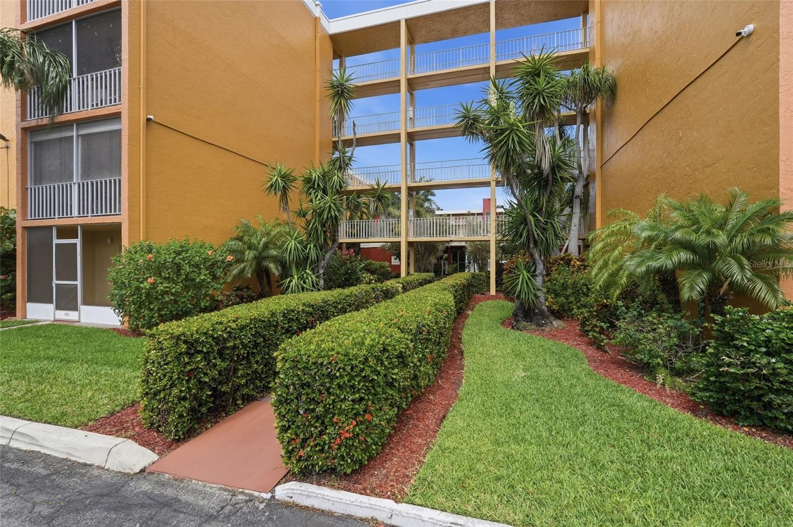 2366 E MALL DR #403, FORT MYERS, FL, 33901