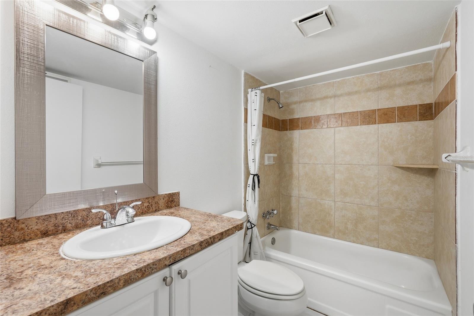 2366 E MALL DR #403, FORT MYERS, FL, 33901