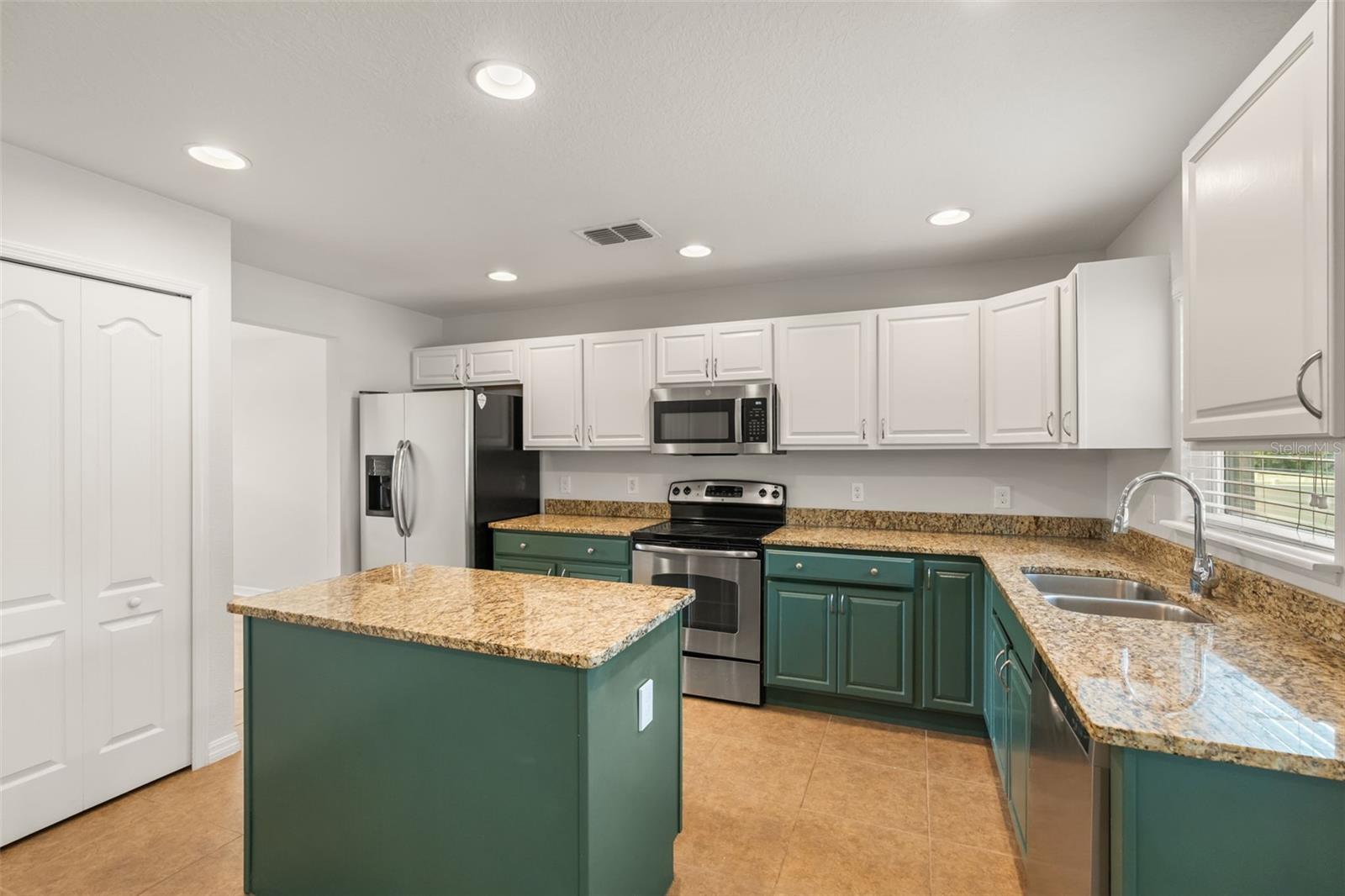 611 DEL PILAR DR, GROVELAND, FL, 34736