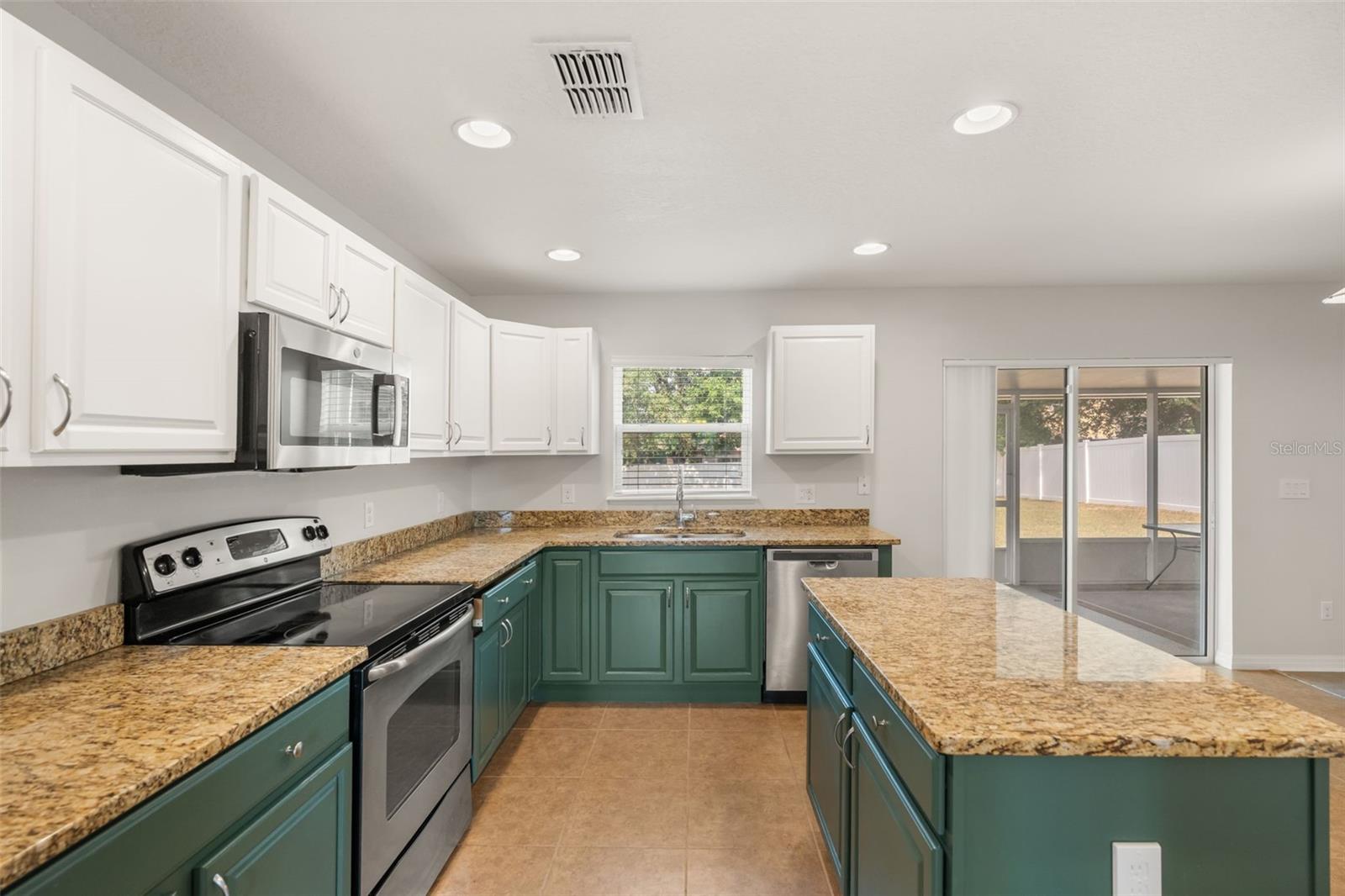 611 DEL PILAR DR, GROVELAND, FL, 34736