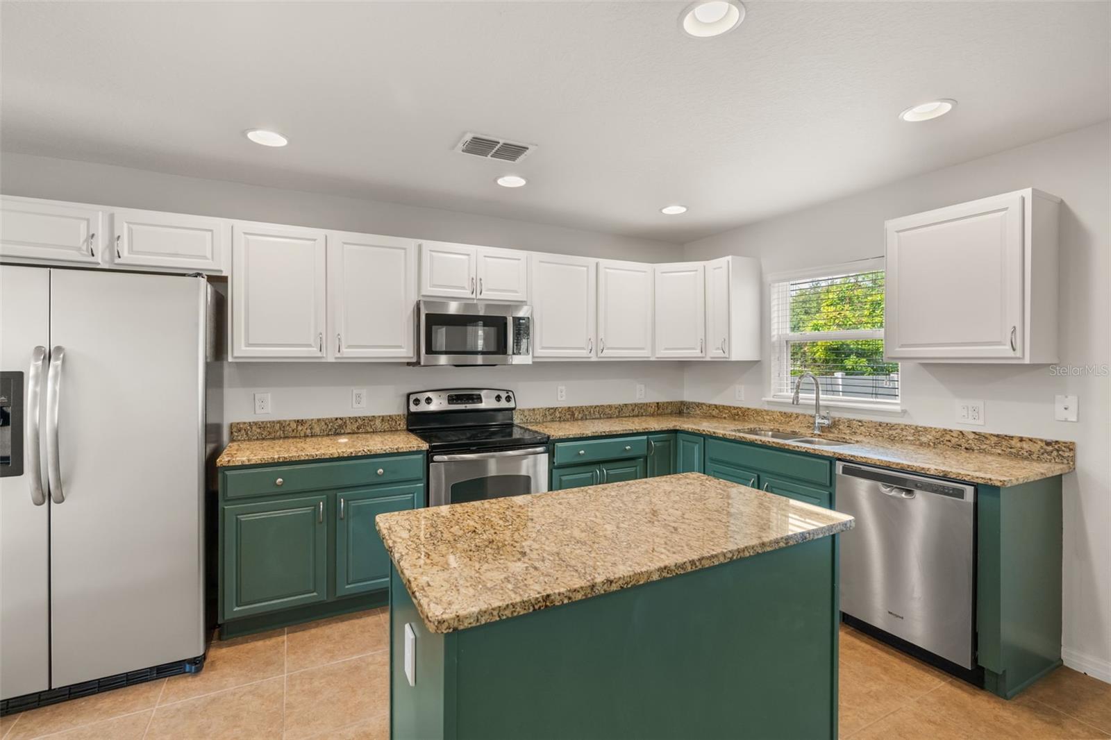611 DEL PILAR DR, GROVELAND, FL, 34736