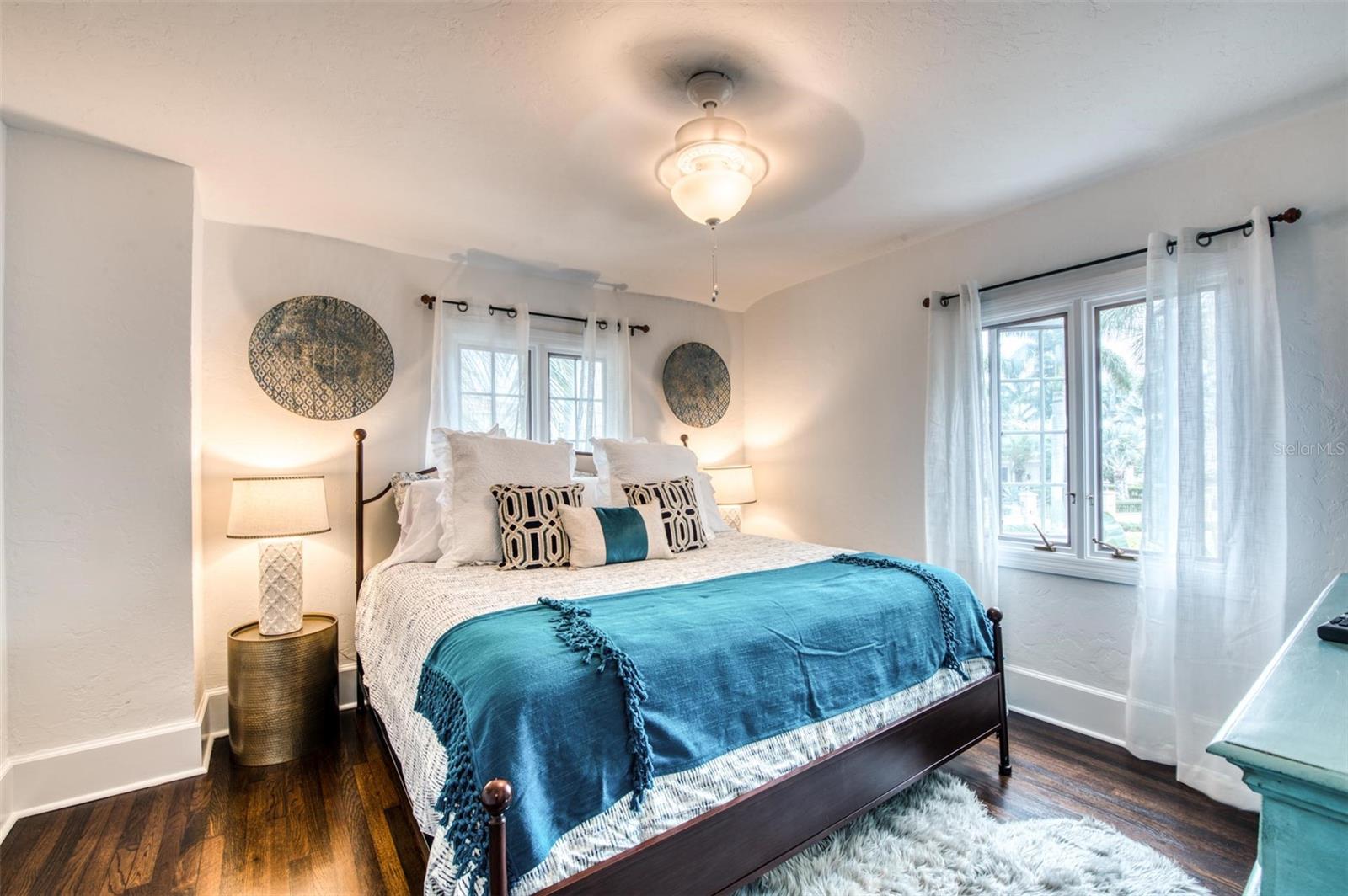 76 S WASHINGTON DR, SARASOTA, FL, 34236