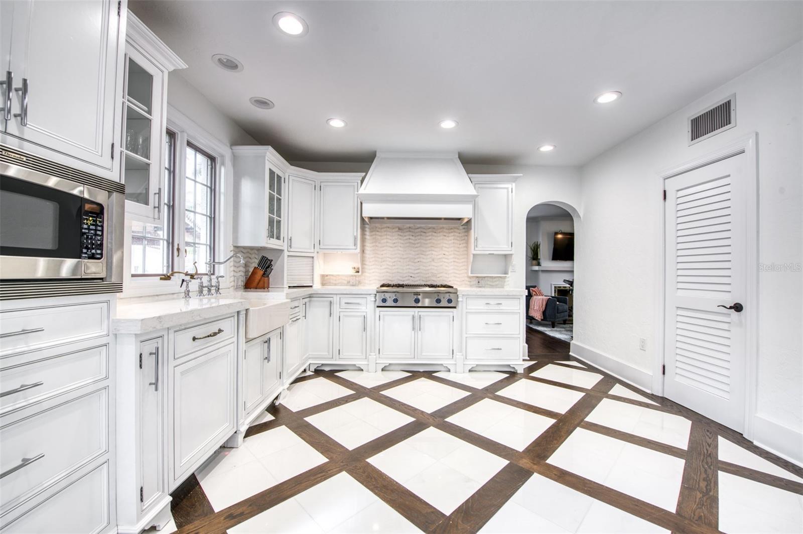 76 S WASHINGTON DR, SARASOTA, FL, 34236