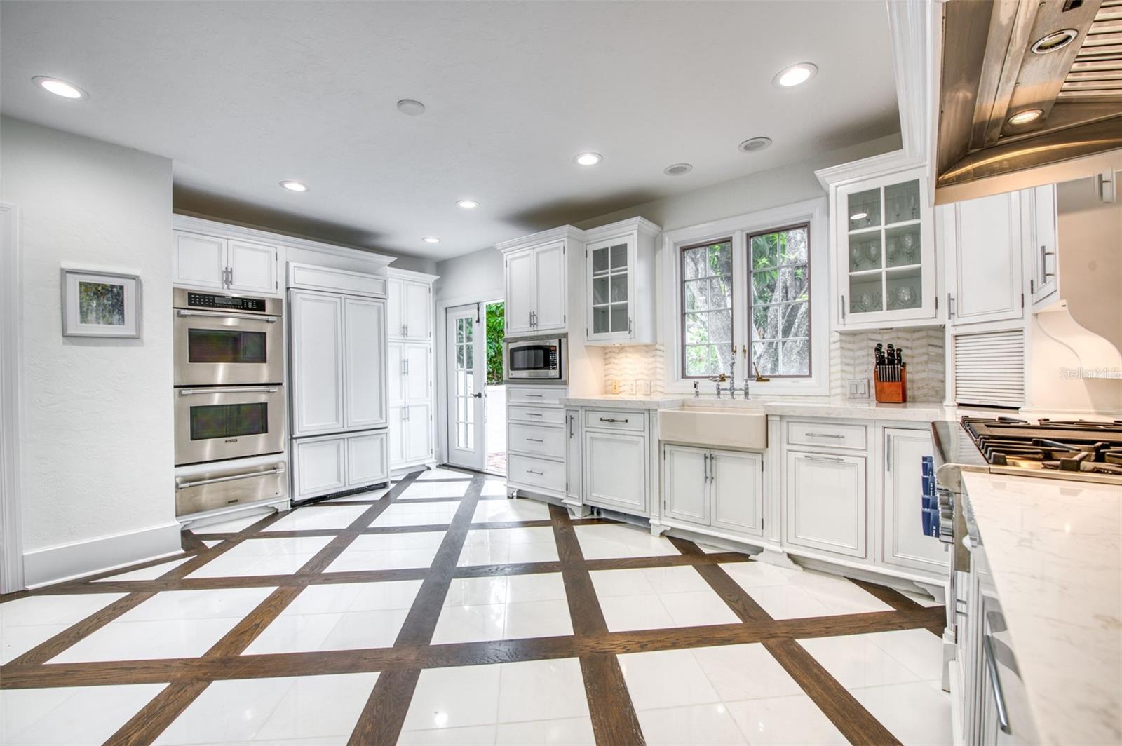 76 S WASHINGTON DR, SARASOTA, FL, 34236
