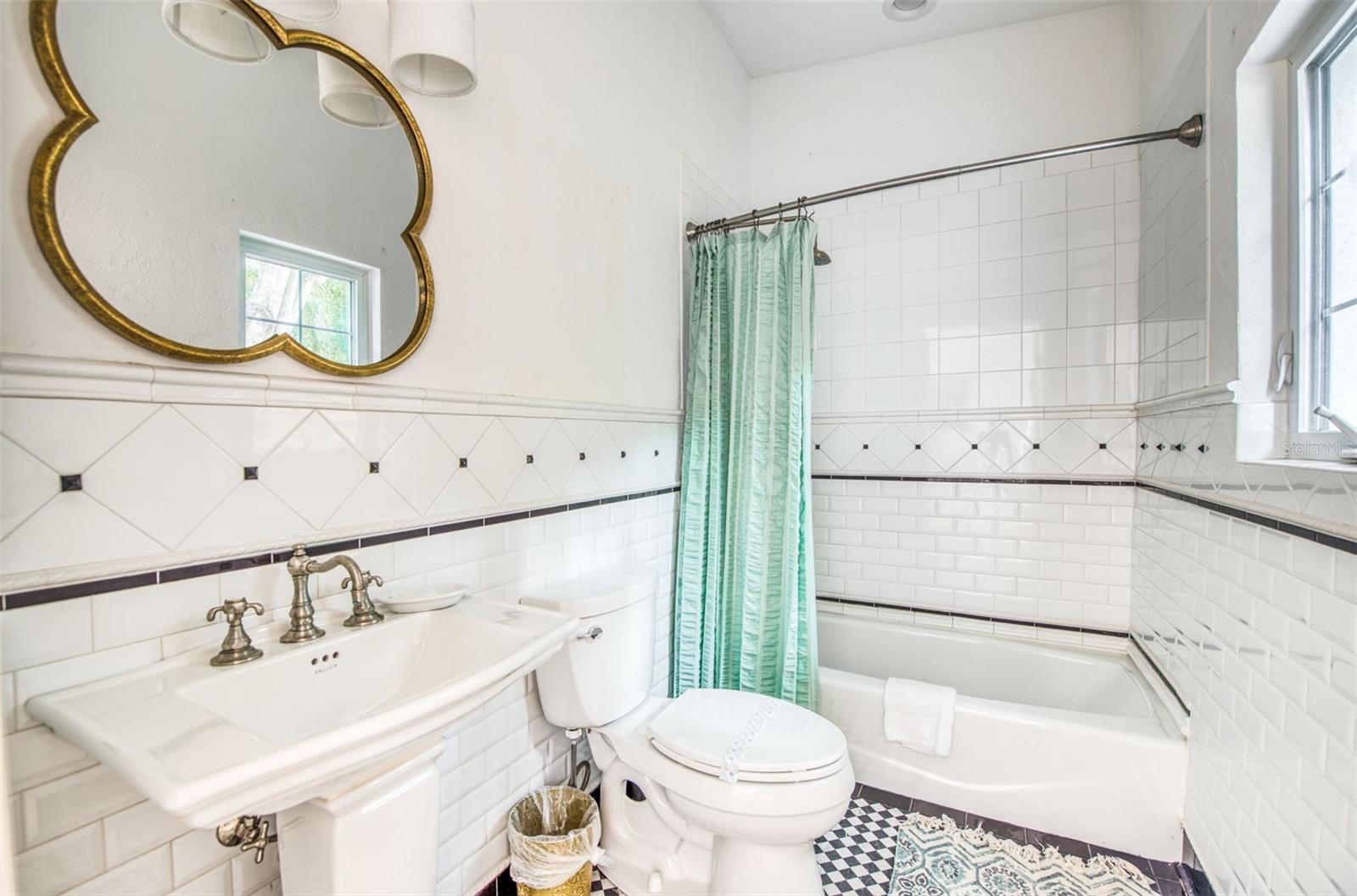 76 S WASHINGTON DR, SARASOTA, FL, 34236