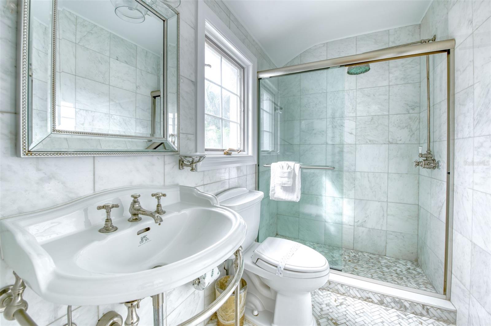 76 S WASHINGTON DR, SARASOTA, FL, 34236