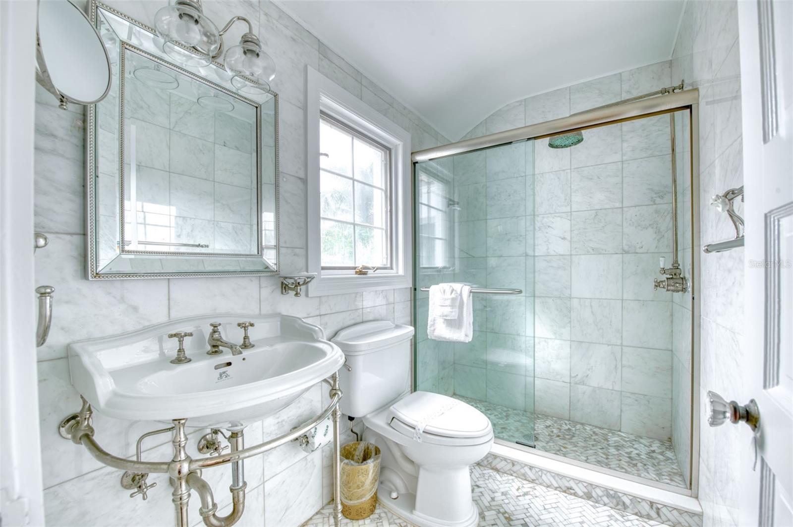 76 S WASHINGTON DR, SARASOTA, FL, 34236