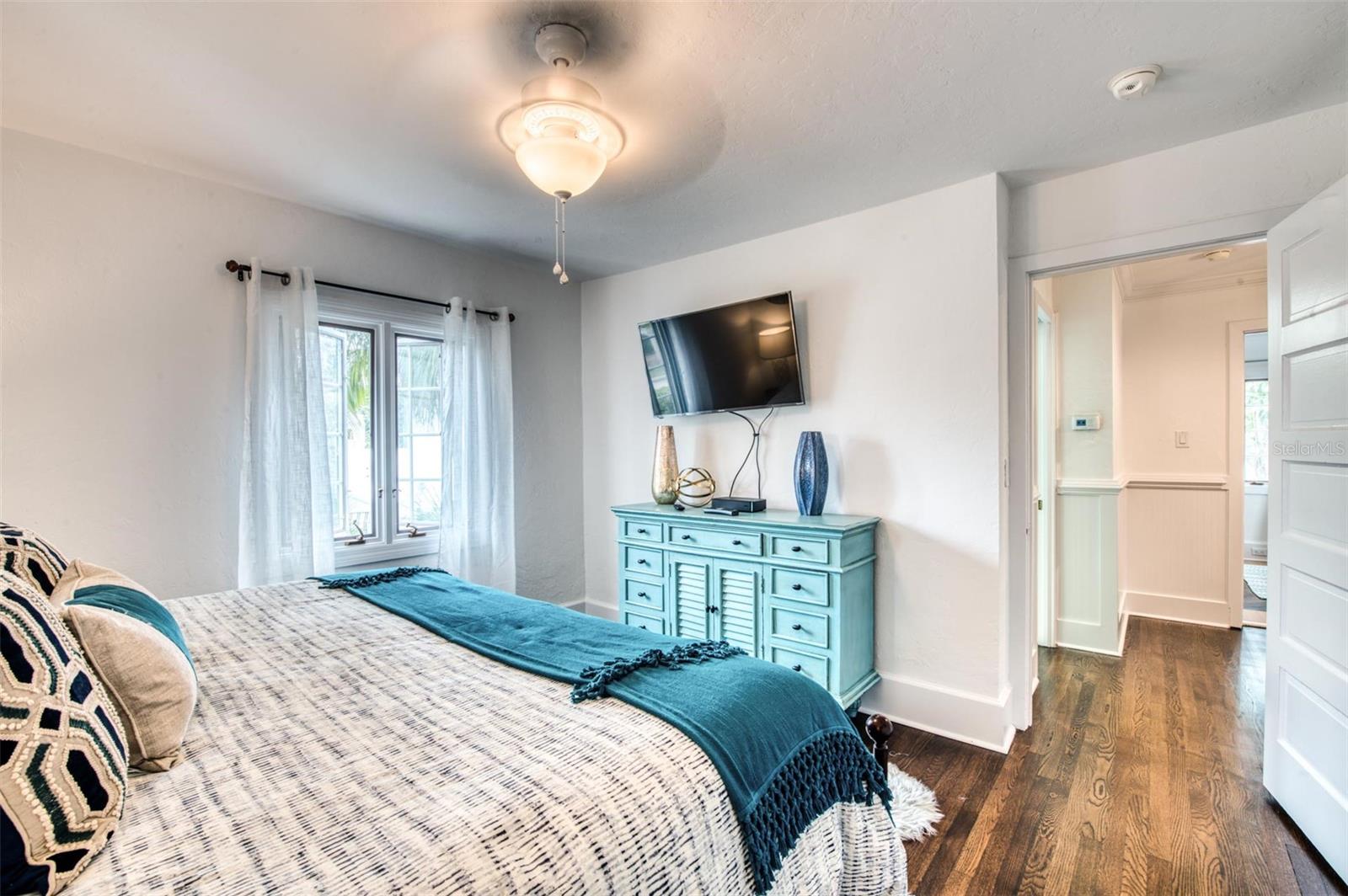 76 S WASHINGTON DR, SARASOTA, FL, 34236