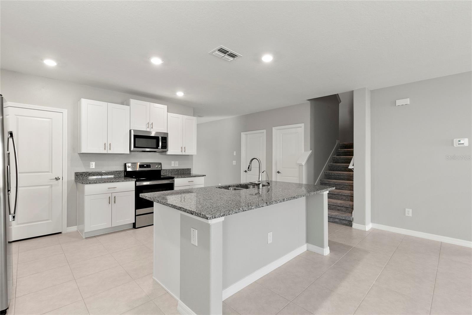 8918 PARSONS HILL BLVD, WESLEY CHAPEL, FL, 33545