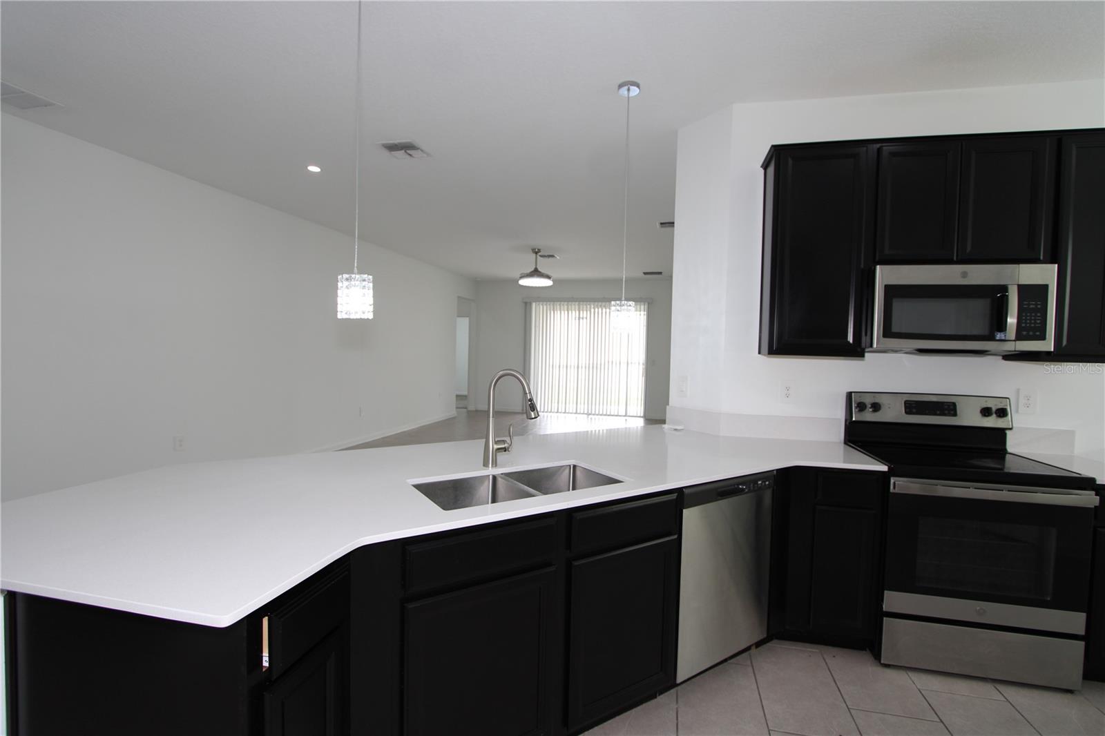 737 CITRUS RESERVE BLVD, DAVENPORT, FL, 33837