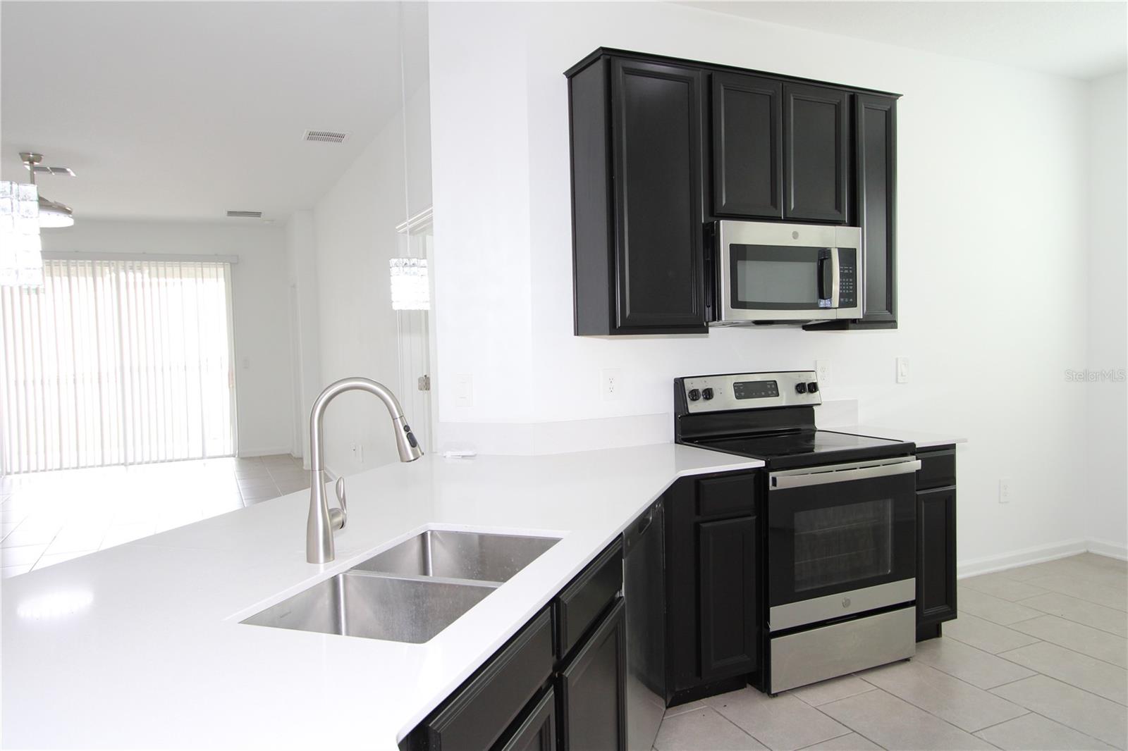 737 CITRUS RESERVE BLVD, DAVENPORT, FL, 33837
