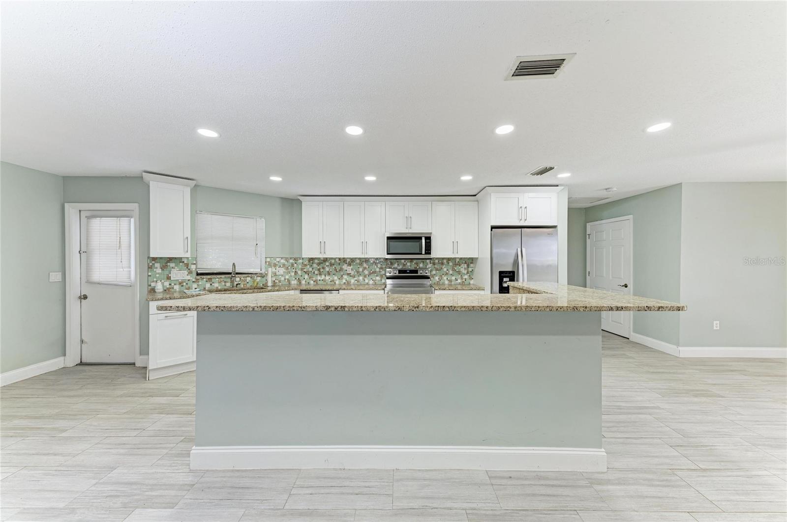627 ALLIGATOR DR, VENICE, FL, 34293