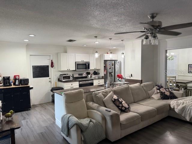 1104 YARNELL AVE, LAKE WALES, FL, 33853