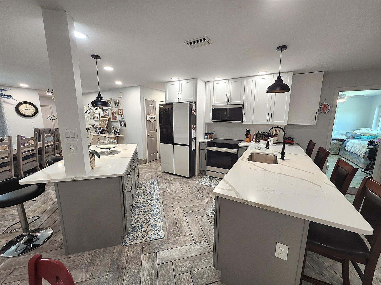 112 ANTILLA RD, NORTH PORT, FL, 34287