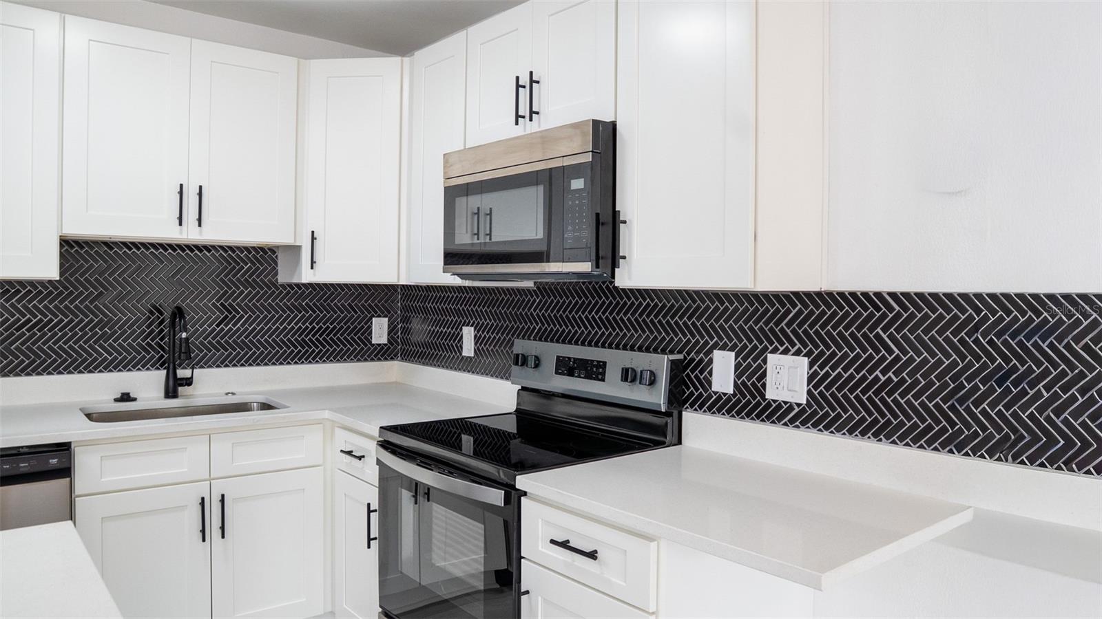 15 N SATURN AVE, CLEARWATER, FL, 33755