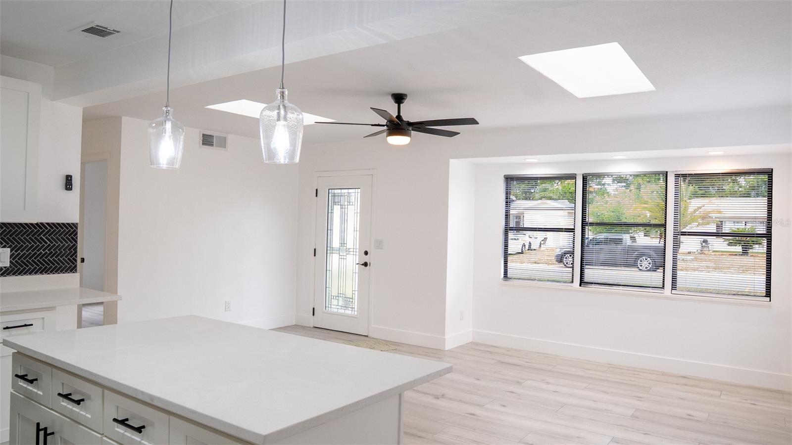 15 N SATURN AVE, CLEARWATER, FL, 33755