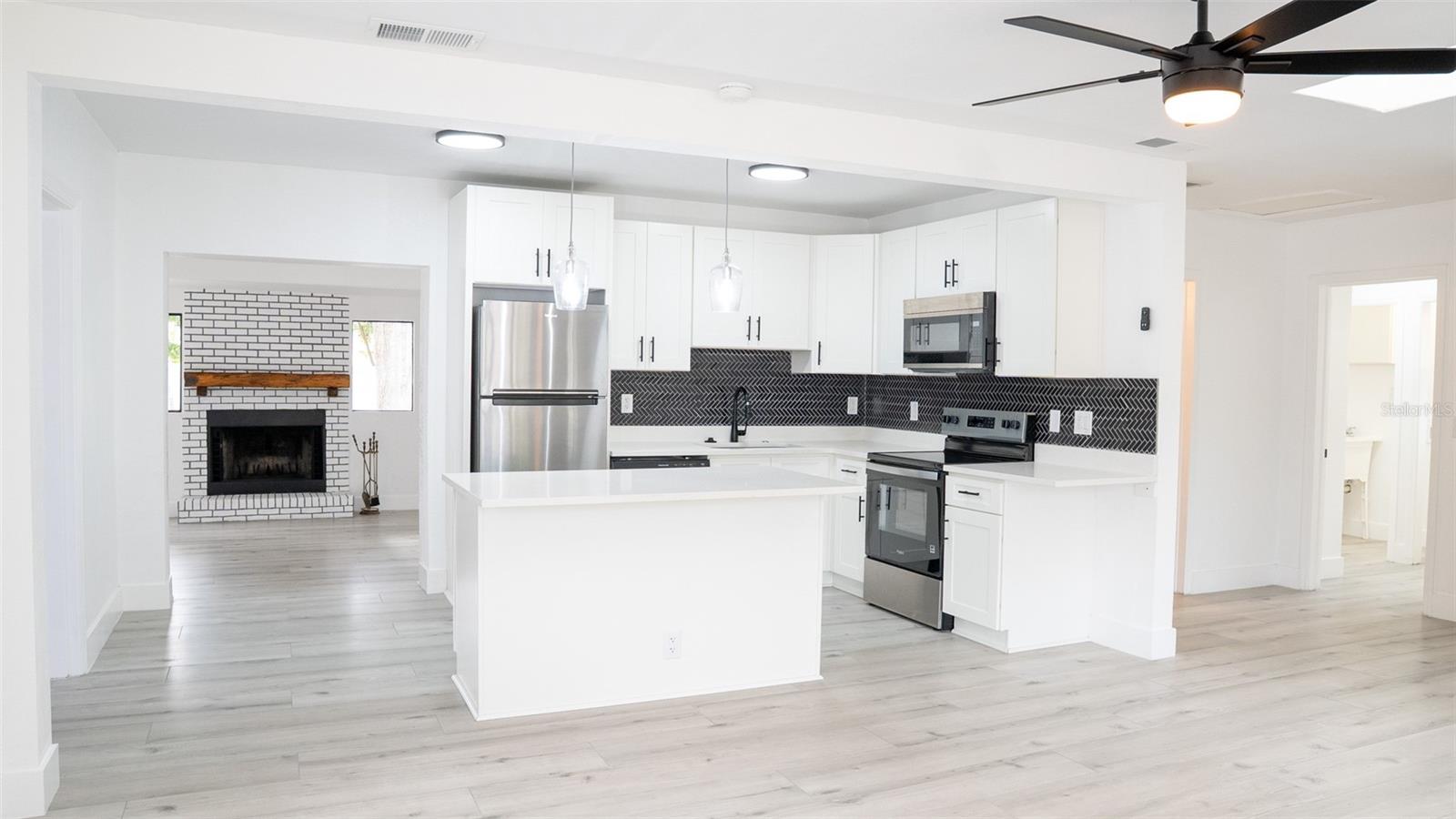 15 N SATURN AVE, CLEARWATER, FL, 33755